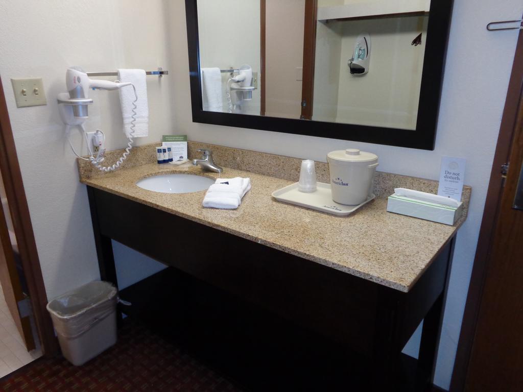 Americinn By Wyndham Johnston Des Moines Urbandale Стая снимка
