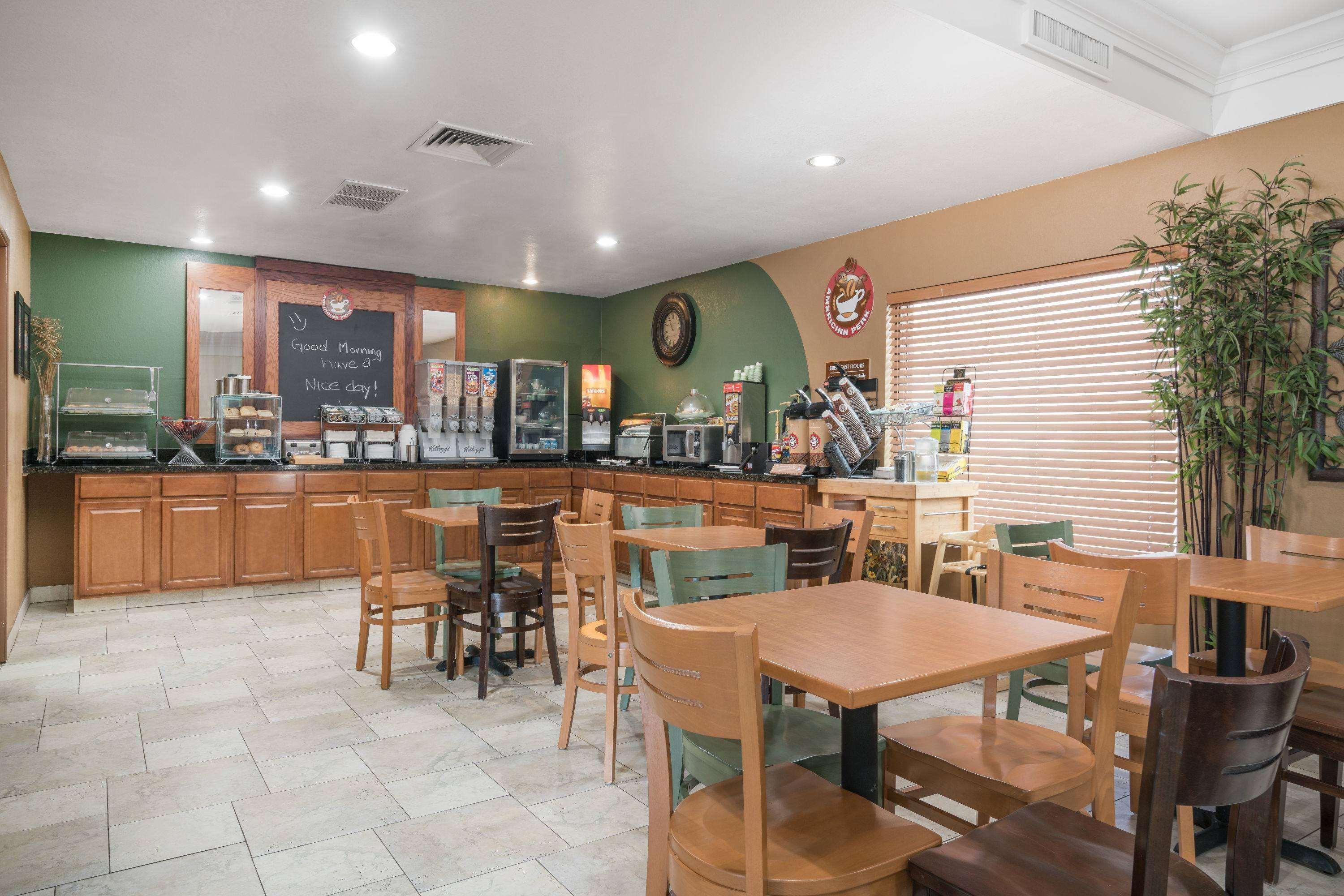 Americinn By Wyndham Johnston Des Moines Urbandale Екстериор снимка